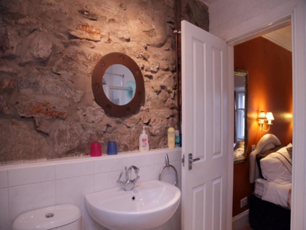 Roslin Cottage Калландер Номер фото